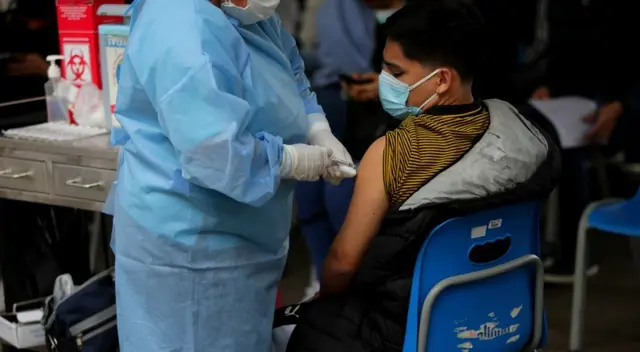 Una persona vacunada puede marcar la diferencia ante una mortalidad del virus. Una persona vacunada puede marcar la diferencia ante una mortalidad del virus.