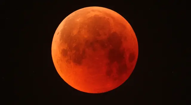 Este tipo de eclipse total perfecto no se volverá a observar hasta el 25 de junio del 2029.