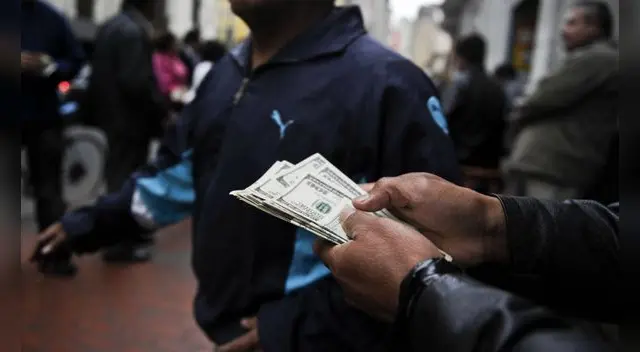 Conoce cuál es el precio del dólar en Perú hoy, domingo 15 de mayo de 2022. Foto: AFP Conoce cuál es el precio del dólar en Perú hoy, domingo 15 de mayo de 2022. Foto: AFP