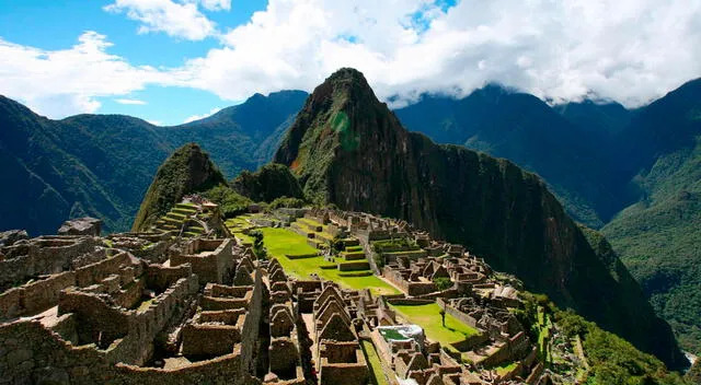 Ciudadela de Machu Picchu en Cusco, maravilla del mundo moderno.   
