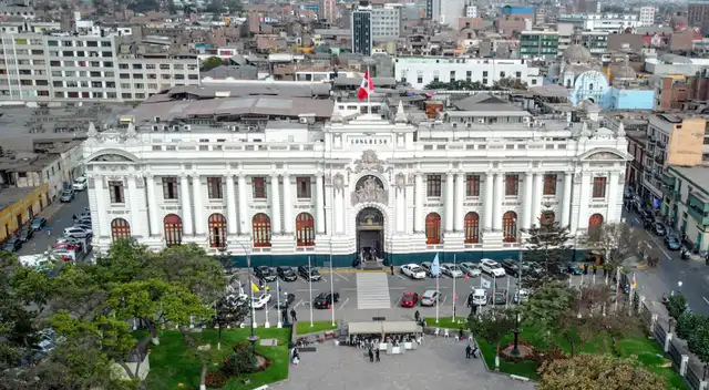 Parlamento suma puntos de desaprobación tras menos de un año de haber empezado.