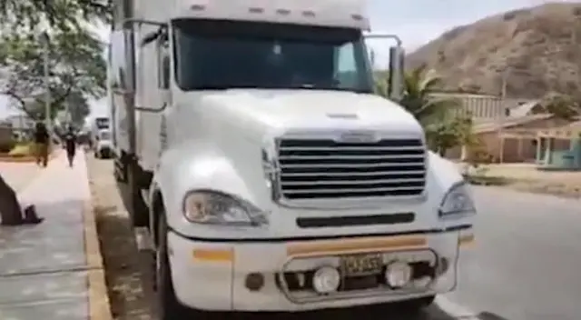 Tumbes: extranjero trepó en camión en marcha, pero muere tras caer y golpearse la cabeza Tumbes: extranjero trepó en camión en marcha, pero muere tras caer y golpearse la cabeza