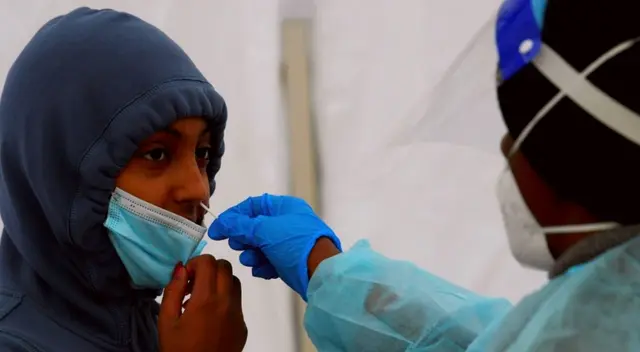 Las vacunas para los organismos de salud es la mejor arma para estar proregido del virus.