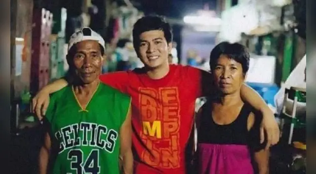 Joven agradeció a sus padres adoptivos por criarlo desde que era bebé.