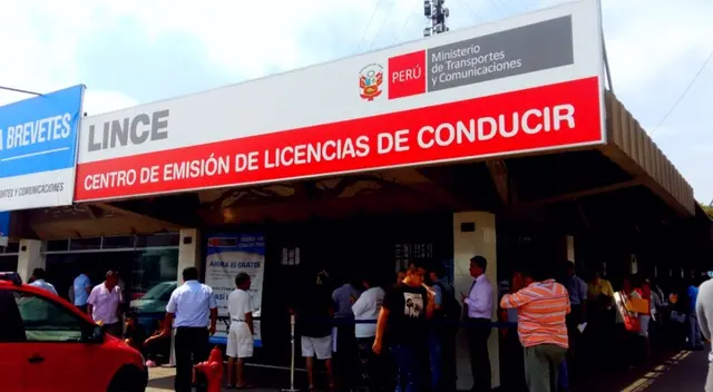 Para obtener el brevete se debe pasar por varias pruebas. Para obtener el brevete se debe pasar por varias pruebas.