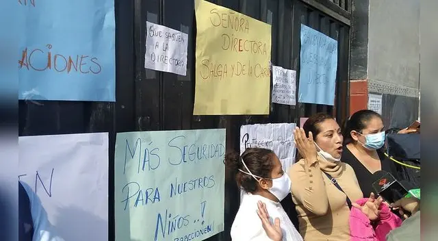 Padres de familia del colegio Peruano Japonés I.E.7213, exigieron que la directora se responsabilice de supuestos casos de acoso y tocamientos indebidos. Foto: La República Padres de familia del colegio Peruano Japonés I.E.7213, exigieron que la directora se responsabilice de supuestos casos de acoso y tocamientos indebidos. Foto: La República