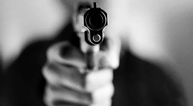 El sujeto habría amenazado a los pasajeros con un arma de fuego para cometer el asalto y despojarlos de sus pertenencias. El sujeto habría amenazado a los pasajeros con un arma de fuego para cometer el asalto y despojarlos de sus pertenencias.