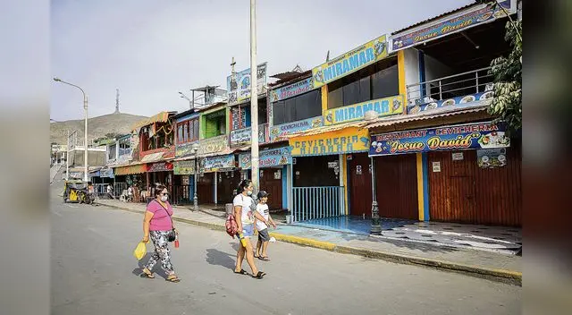 Colapso. Derrame de petróleo ha afectado a negocios y restaurantes. Pérdida es incalculable. Foto: John Reyes/La República
