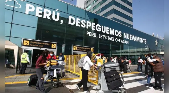 Con el DNI puedes viajar al extranjero pero solo a ciertos países. Con el DNI puedes viajar al extranjero pero solo a ciertos países.