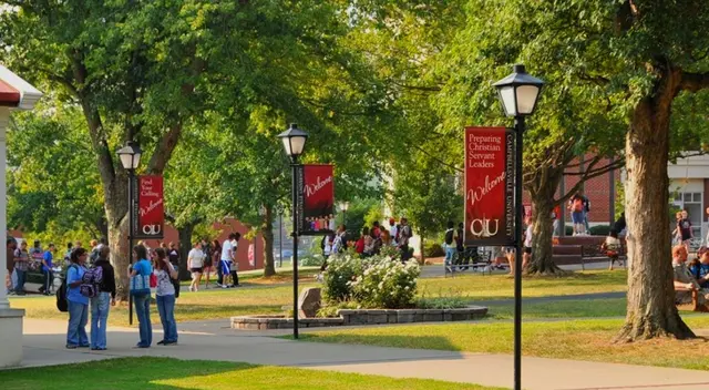 Hacer un posgrado en el extranjero lo puedes lograr con una beca.