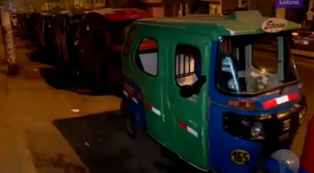 Largas colas en villa el salvador por falta de GLP. Largas colas en villa el salvador por falta de GLP.