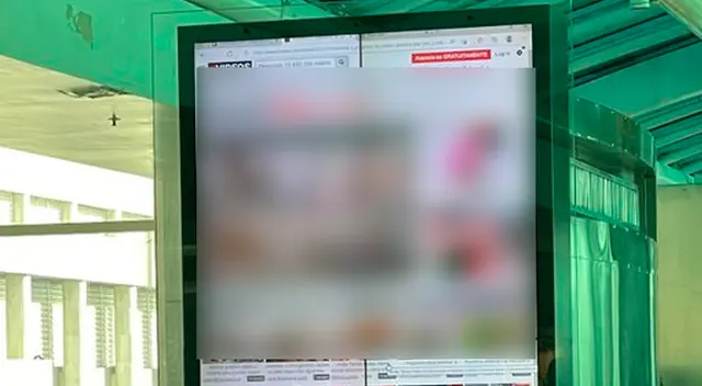 Los pasajeros que circulaban por el lugar se dividían entre risas y reacciones por el insólito hecho.