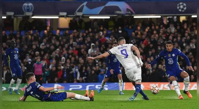 El francés Karim Benzema anotó tres goles en la victoria 3-1 Chelsea