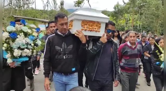 Entierran a menor que falleció en su escuela.