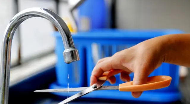 Sedapal anuncia corte de agua en distintos distritos de Lima. Sedapal anuncia corte de agua en distintos distritos de Lima.