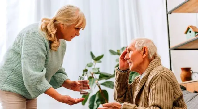 Si tienes demencia o sospechas lo mejor será acudir al neurólogo para que te examine. Si tienes demencia o sospechas lo mejor será acudir al neurólogo para que te examine.