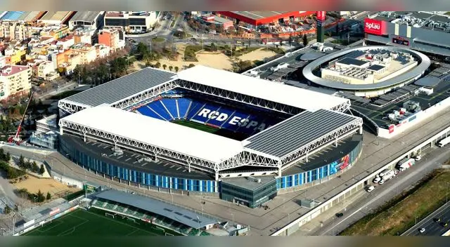 Estadio RCDE Stadium del club Espanyol tiene capacidad para 40,500 espectadores. Estadio RCDE Stadium del club Espanyol tiene capacidad para 40,500 espectadores.