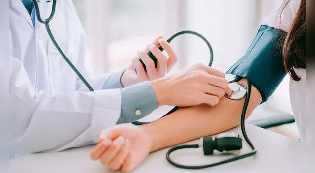 Muchas personas sufren de presión arterial. Acá conocerás qué hacer al respecto.