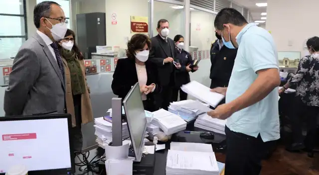 La presidenta del Poder Judicial, Elvia Barrios realizó visita inopinada al personal judicial de la Corte de Lima