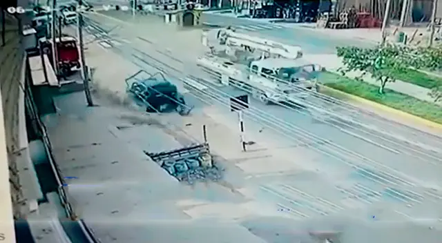 Panamericana Sur: camión sin frenos choca contra camioneta y termina empotrado en vivienda [VIDEO]