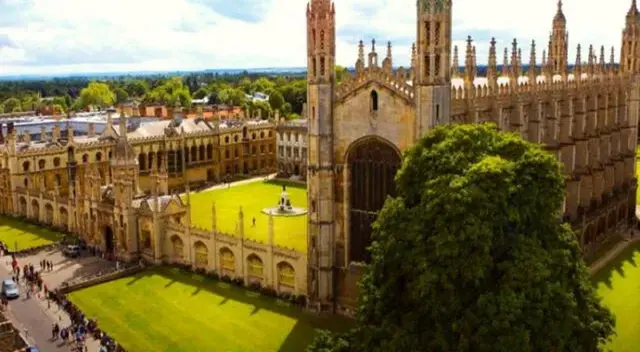 Cambrigde es una de las casas de estudio más reconocidas y antiguas de Europa. Cambrigde es una de las casas de estudio más reconocidas y antiguas de Europa.