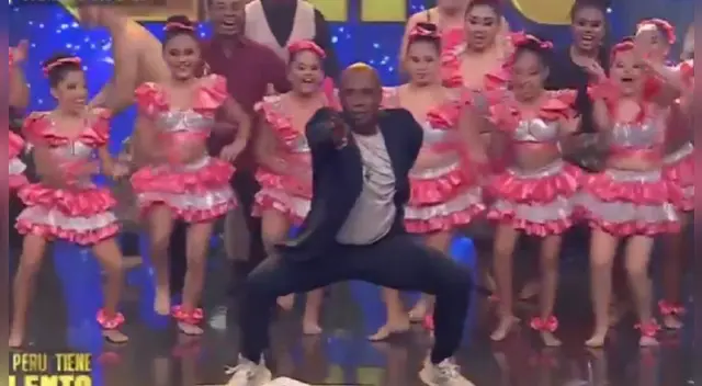 Cuto Guadalupe baila música afroperuana.