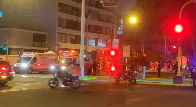 Siniestro sucedió esta noche y unidades de bomberos vienen aplacando el fuego. Siniestro sucedió esta noche y unidades de bomberos vienen aplacando el fuego.
