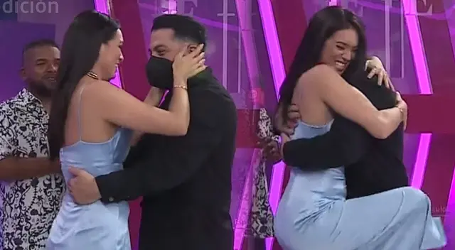 Jazmín Pinedo sin miedo abraza a Bruno, reportero de América Espectáculos.