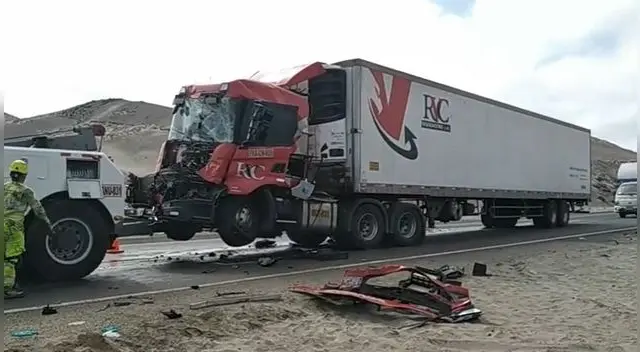 Áncash: familia que viajaba de Cajamarca a Lima en moto lineal muere tras chocar con camión [VIDEO]