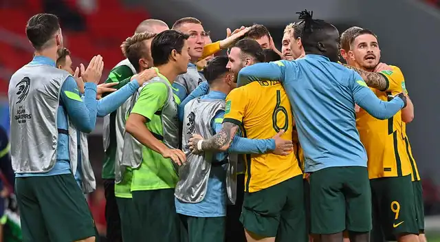 Australia festejó el avance en la cuarta ronda para enfrentar a Perú en e repechaje.