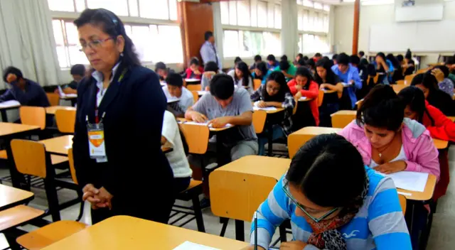 400 becas integrales se está ofreciendo.