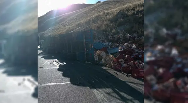 Tráiler habría perdido el control en la vía Arequipa - Juliaca, en el sector Maravillas. Tráiler habría perdido el control en la vía Arequipa - Juliaca, en el sector Maravillas.