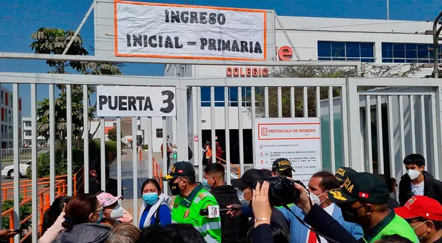 Mensajes amenazantes alertaron a padres de colegio Trilce y la PNP viene investigando. Mensajes amenazantes alertaron a padres de colegio Trilce y la PNP viene investigando.