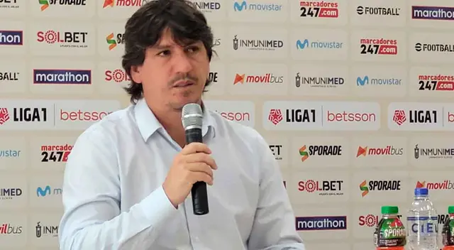 Jean Ferrari presentó a Manuel Barreto como director deportivo de Universitario de Deportes.