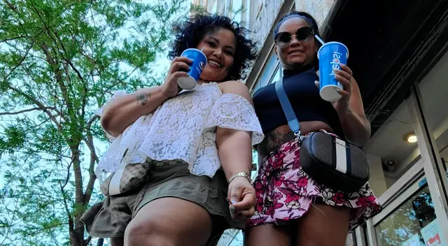 Feliz por reencuentro con su hermana.