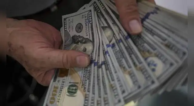 Conoce cuál es el precio del dólar en Perú hoy, sábado 11 de junio del 2022. Foto: AFP Conoce cuál es el precio del dólar en Perú hoy, sábado 11 de junio del 2022. Foto: AFP