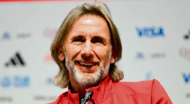 Ricardo Gareca podría quedarse en la selección peruana tras nueva medida de FIFA.