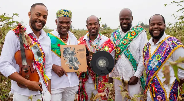 Vuelven con todo a sus raíces.