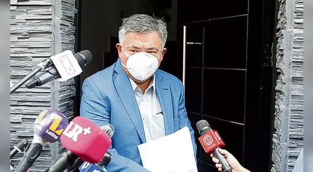 César Nakazaki aseguró que su defendida no entregó 100 mil soles a Pedro Castillo.