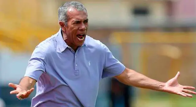 Wilmar Valencia fue con todo contra Alianza Lima. Wilmar Valencia fue con todo contra Alianza Lima.