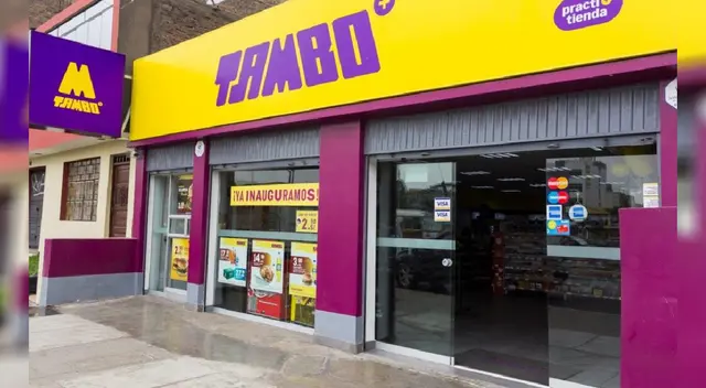 Delincuente utilizó una comba para romper la mampara del local e ingresar gateando. Delincuente utilizó una comba para romper la mampara del local e ingresar gateando.