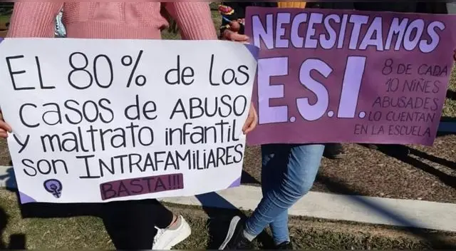 Una niña de 11 años quedó embarazada de mellizos tras haber sido violada sexualmente. Una niña de 11 años quedó embarazada de mellizos tras haber sido violada sexualmente.