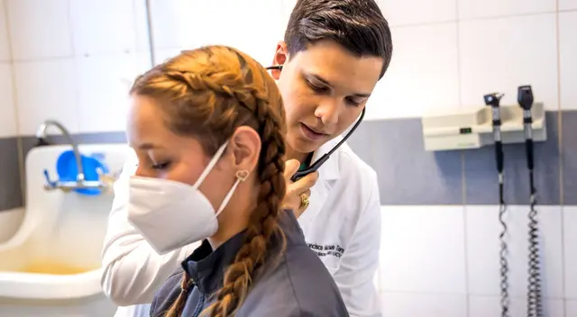 en el Perú hay reconocidas universidades que enseñan el pregrado en Medicina.
