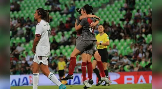 Festejo de las jugadoras peruanas por el empate transitorio ante las mexicanas. Festejo de las jugadoras peruanas por el empate transitorio ante las mexicanas.