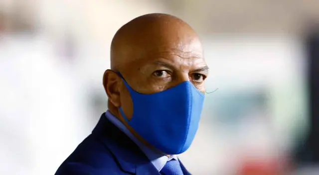 Roberto Mosquera pide calma a los usuarios.