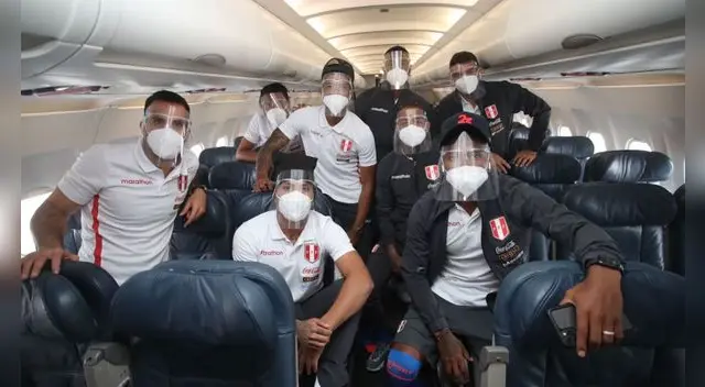 Hoy se sabe quiénes estuvieron en el avión junto a la selección cuando se dirigía a Qatar para disputar el repechaje.