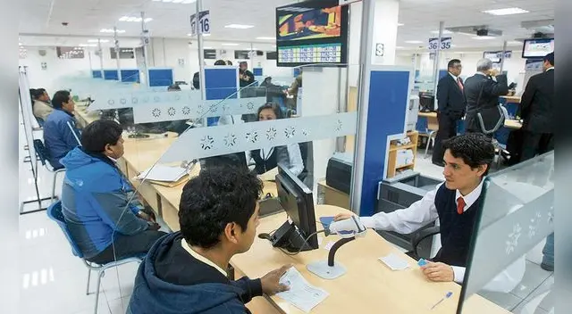 Conoce cuánto de gratificación reciben los trabajadores del sector público. Foto: Andina