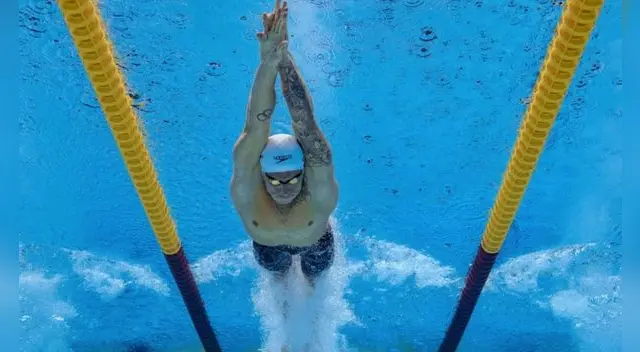 Nadar, tanto en verano como en invierno, permite ponerse en forma.