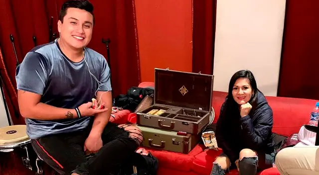 Vive su romance alejada de las cámaras.