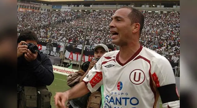 Candelo jugó tres temporadas en la 'U' y también actuó en Vallejo y Aurich. Candelo jugó tres temporadas en la 'U' y también actuó en Vallejo y Aurich.